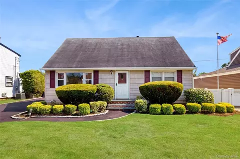 42 Plainfield Rd, North Hempstead, NY 11507
