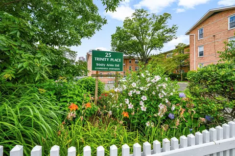 25 Trinity Pl #2E, New Rochelle, NY 10805