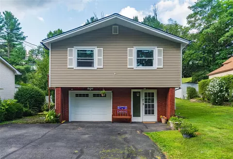 20 Grove St, Harriman, NY 10926