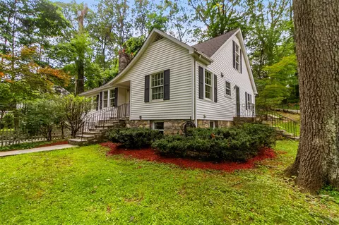 93 Vista Ter N, Mahopac, NY 10541