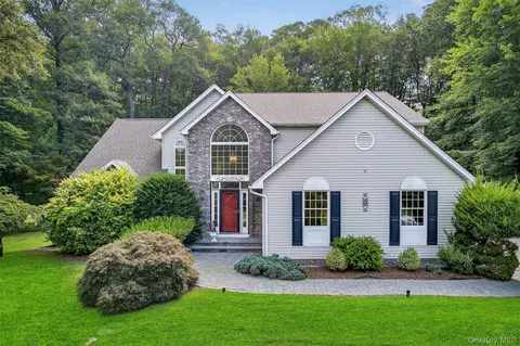 34 Salierno Rd, Tuxedo, NY 10987