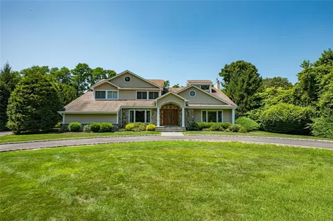 3 Ashleigh Dr, Saint James, NY 11780