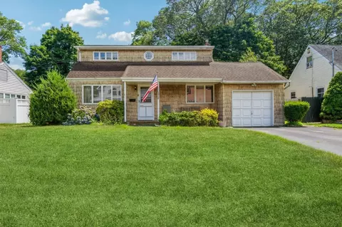128 Kime Ave, North Babylon, NY 11703
