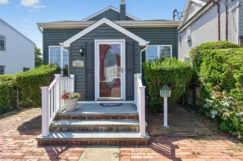 332 Mineola Ave, North Hempstead, NY 11514