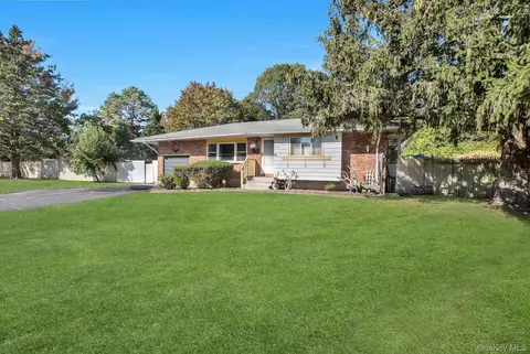 1524 Pine Acres Blvd, Bay Shore, NY 11706