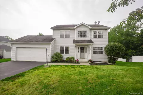 5 Rockcrest Pl, Poughkeepsie, NY 12603