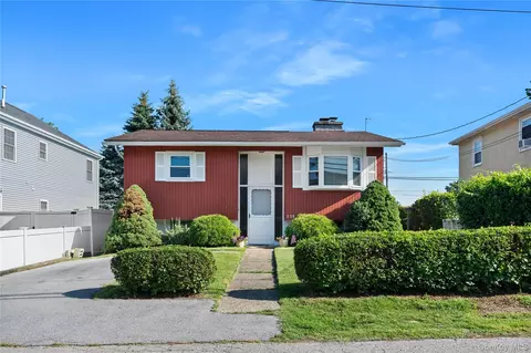 220 Bleloch Ave, Peekskill, NY 10566