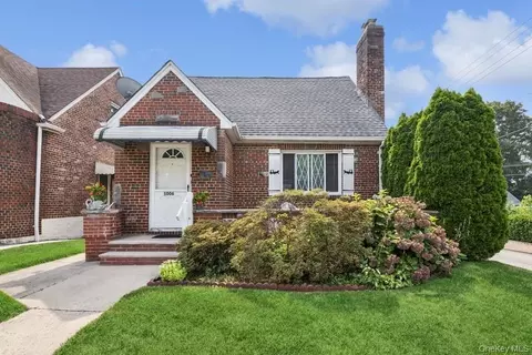 5006 Marathon Pkwy, New York, NY 11362