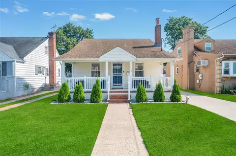 728 Grand Terrace Ave, Baldwin, NY 11510