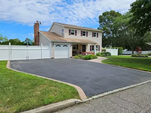 23 Saratoga Ave, Medford, NY 11763