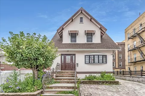 35-63 168th St, Flushing, NY 11358