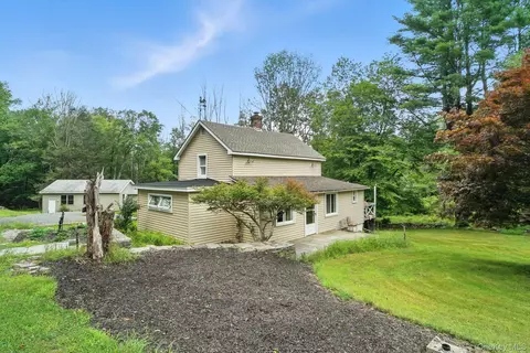 123 Robert Ln, Thompson, NY 12701