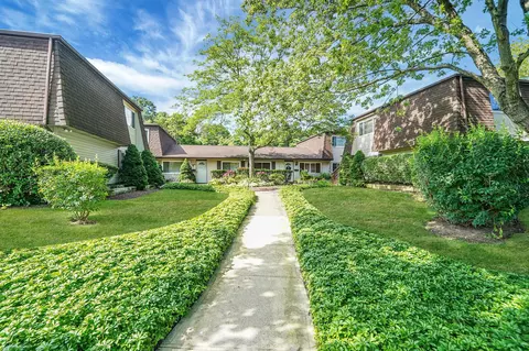 141 Feller Dr #218, Central Islip, NY 11722