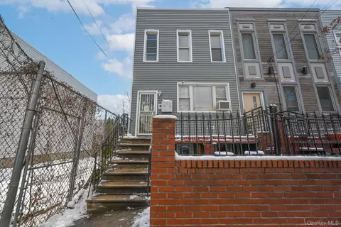1216 30th Dr, New York, NY 11102