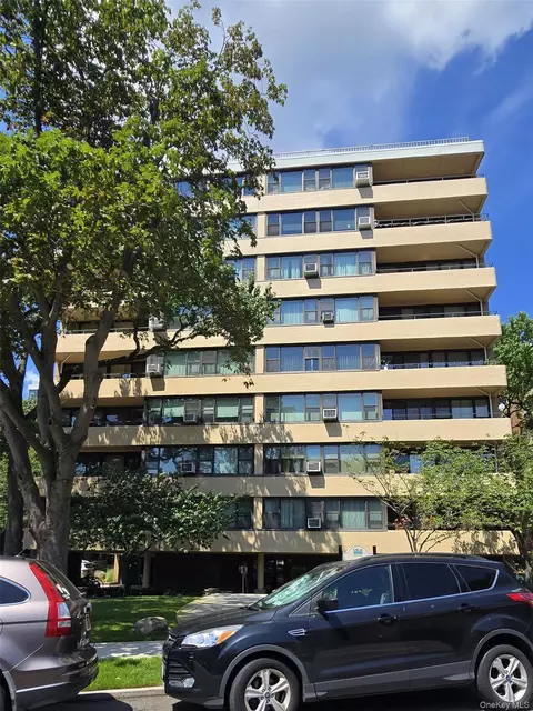 10-24 166th St #5D, New York, NY 11357