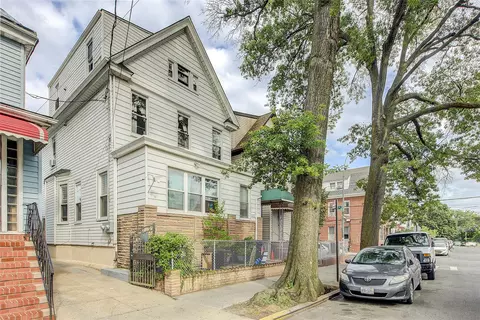 3763 99th St, New York, NY 11368