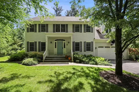 9 Cy Ct, Mount Pleasant, NY 10570