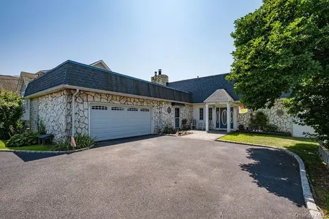 66 Lighthouse Rd, Babylon, NY 11702
