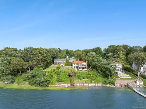 353 Centre Island Rd, Oyster Bay, NY 11771