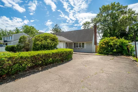 14 Arcadia Dr, Dix Hills, NY 11746