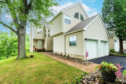 8 Skidmore Rd, Beekman, NY 12570