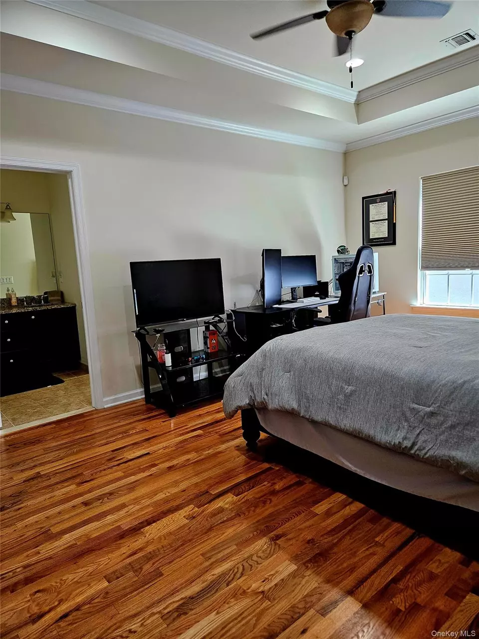 Bedroom - 124 Wildwood Cir, Holtsville, NY 11742 photo 3 of 6
