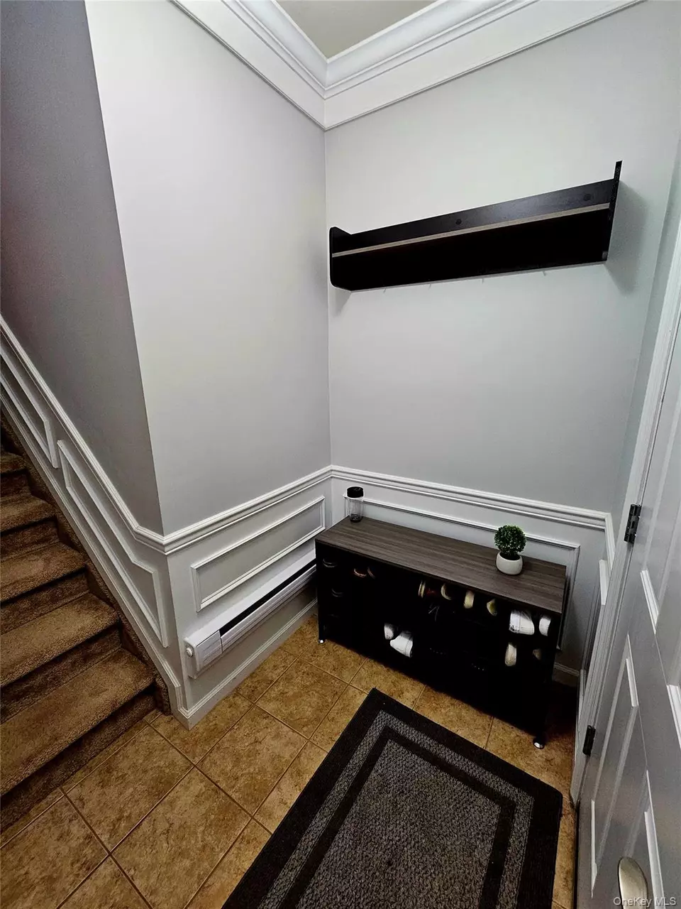 Entry Way - 124 Wildwood Cir, Holtsville, NY 11742 photo 4 of 4