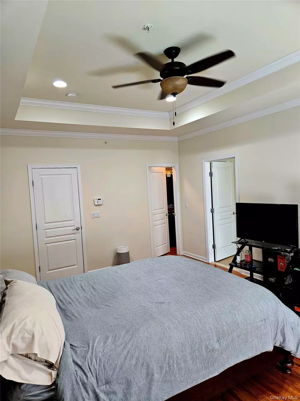 Bedroom - 124 Wildwood Cir, Holtsville, NY 11742 photo 4 of 6