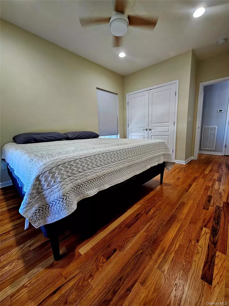 Bedroom - 124 Wildwood Cir, Holtsville, NY 11742 photo 1 of 6