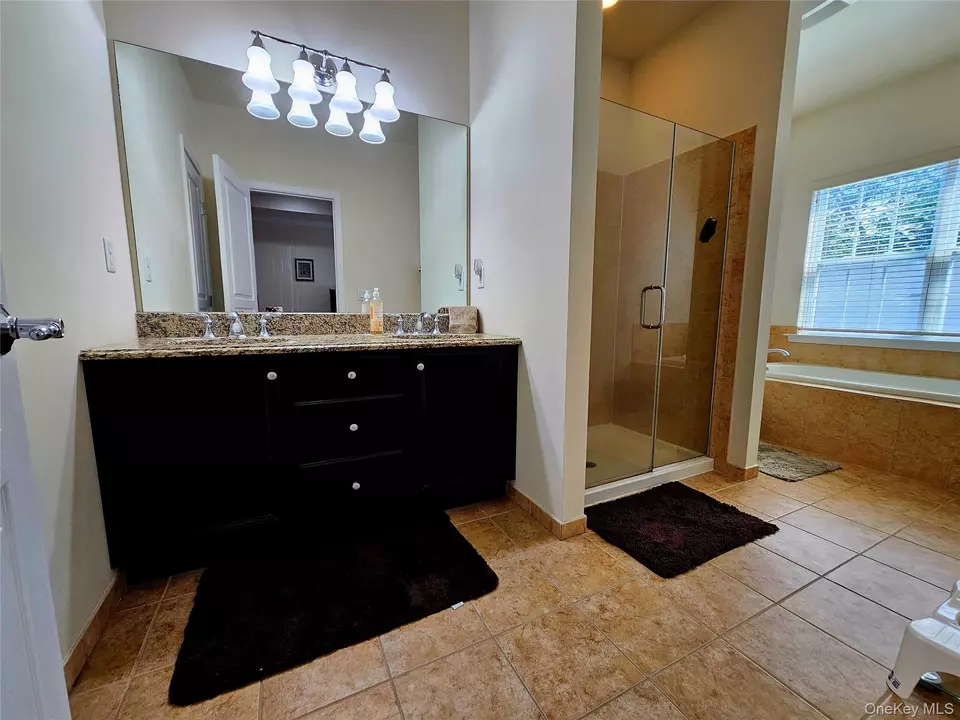 Bath - 124 Wildwood Cir, Holtsville, NY 11742 photo 4 of 4