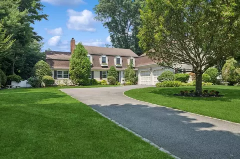 77 2nd St, Garden City, NY 11530