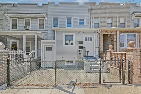 95-22 75 St, New York, NY 11416