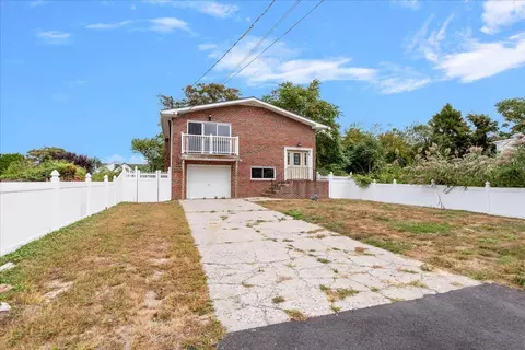 97 Lombardy Dr, Shirley, NY 11967