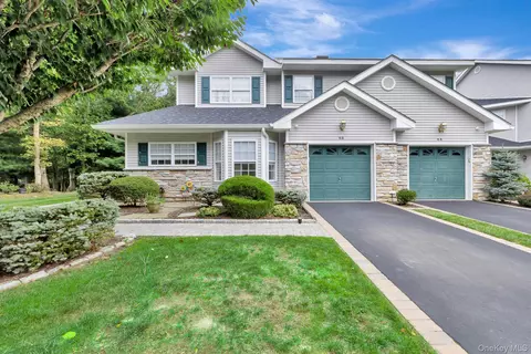 42 Willow Wood Dr, Setauket, NY 11733