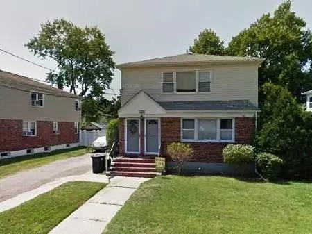 12 Olive Pl, Lynbrook, NY 11563