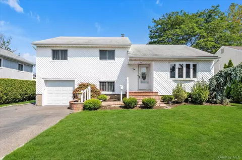 19 Lincrest St, Syosset, NY 11791