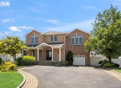 70 S Crescent Dr, Farmingdale, NY 11735