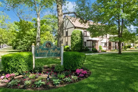 109 15th #G 2, Garden City, NY 11530