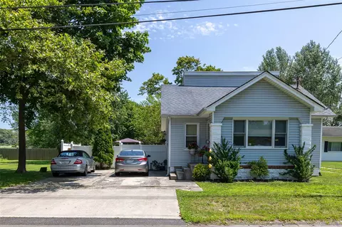 175 S Dunton Ave, Brookhaven, NY 11772