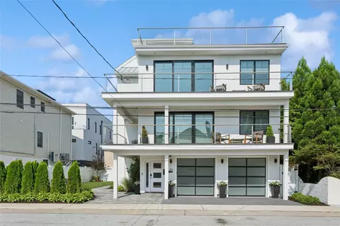 21 Oswego Ave, East Atlantic Beach, NY 11561