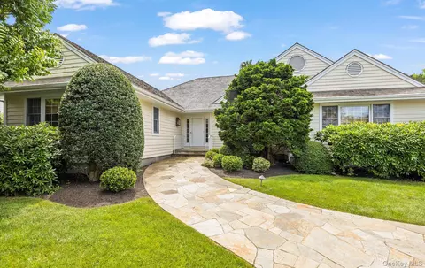 32 Cobblefield Ln, Southampton, NY 11968