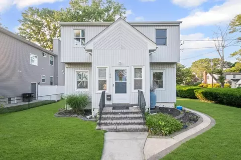 96 Thelma Ave, Merrick, NY 11566