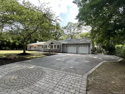 5 Poplar Ct, Miller Place, NY 11764