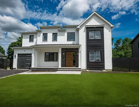 9 E Madison St, East Islip, NY 11730