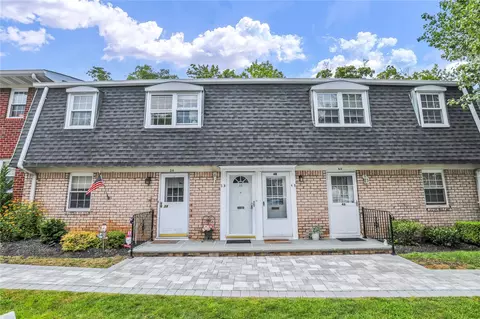 2 Anchorage Ln #3B, Oyster Bay, NY 11771