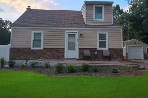 339 Forest Ln, Smithtown, NY 11787