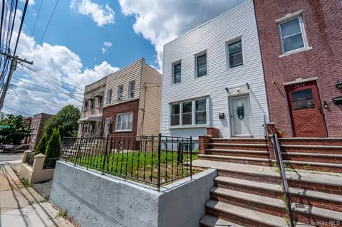 2857 Lawton Ave, New York, NY 10465