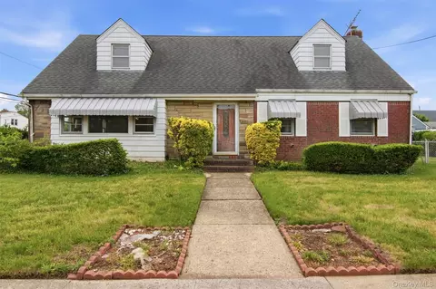 1001 N 4th St, New Hyde Park, NY 11040