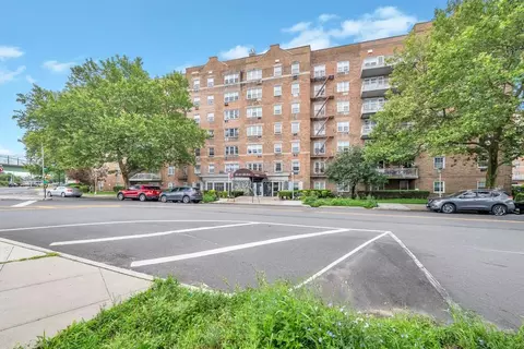 8710 149th Ave #2L, Howard Beach, NY 11414
