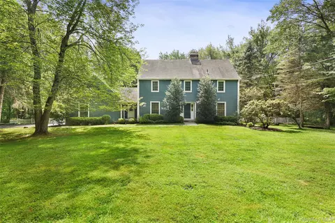 16 Stonewall Ct, Lewisboro, NY 10590